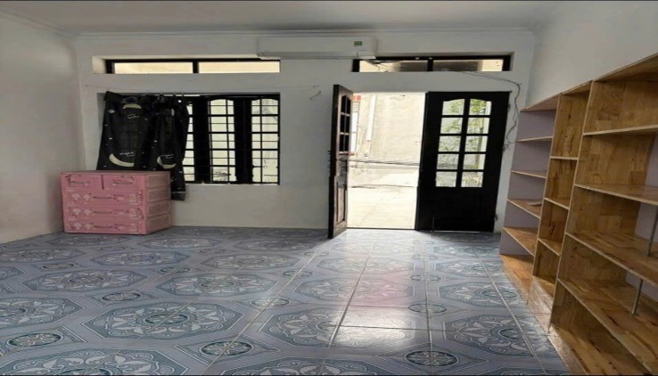 Cho thuê nhà nguyên căn ngõ 162 Đông Thiên, chỉ 6 Triệu, 80m2 (có khoảng sân rộng) 2 ngủ